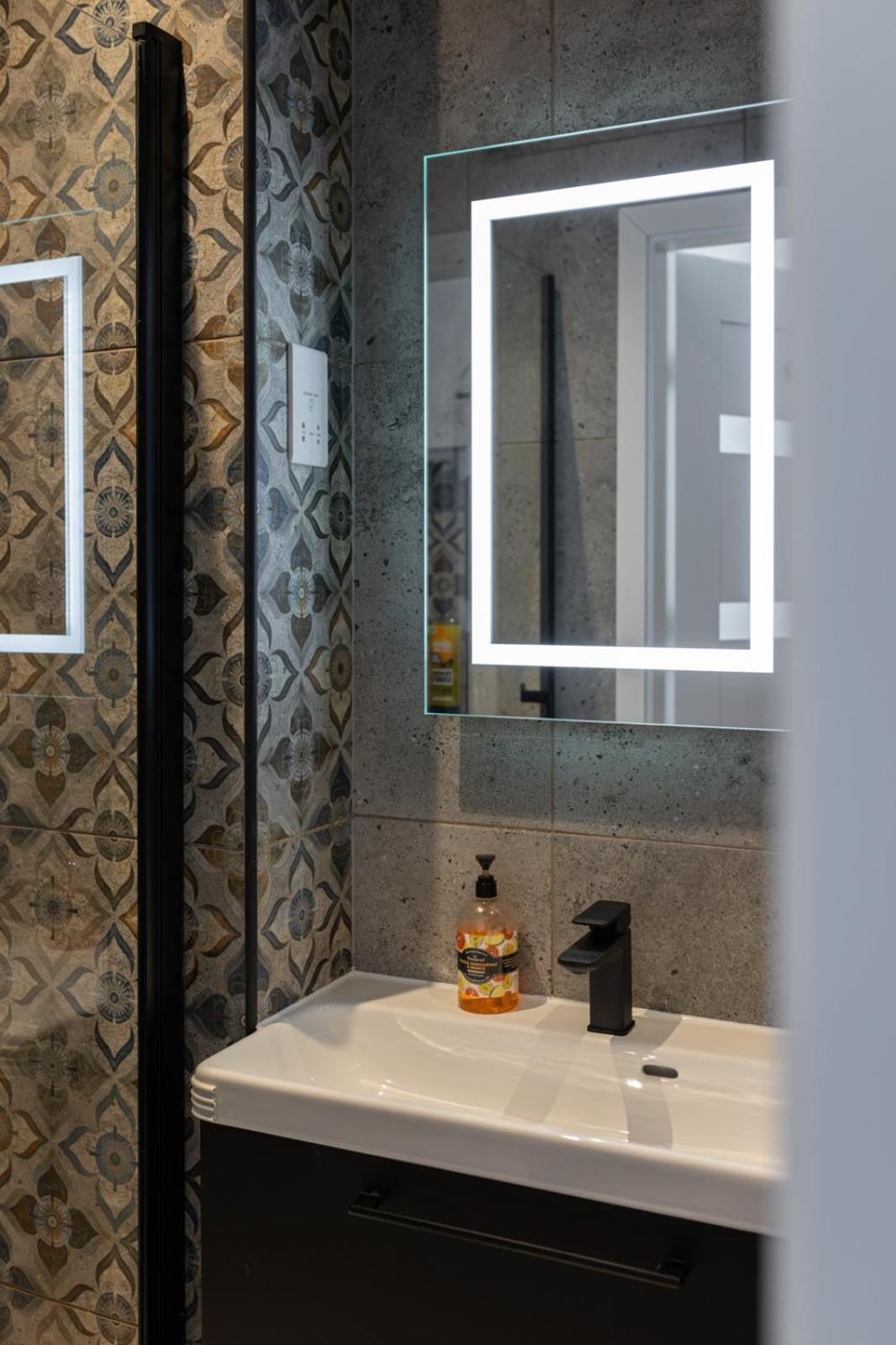 Flatzy - 16 Guests 4 En-Suite Central Apartment A Ливърпул Екстериор снимка